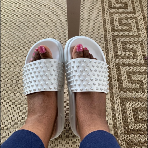louboutin pool slides